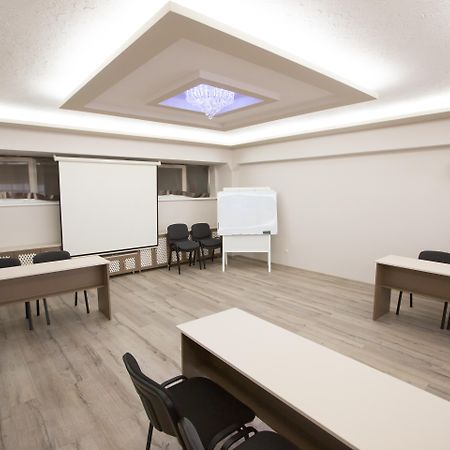 Jumbo Hotel Chişinǎu Buitenkant foto