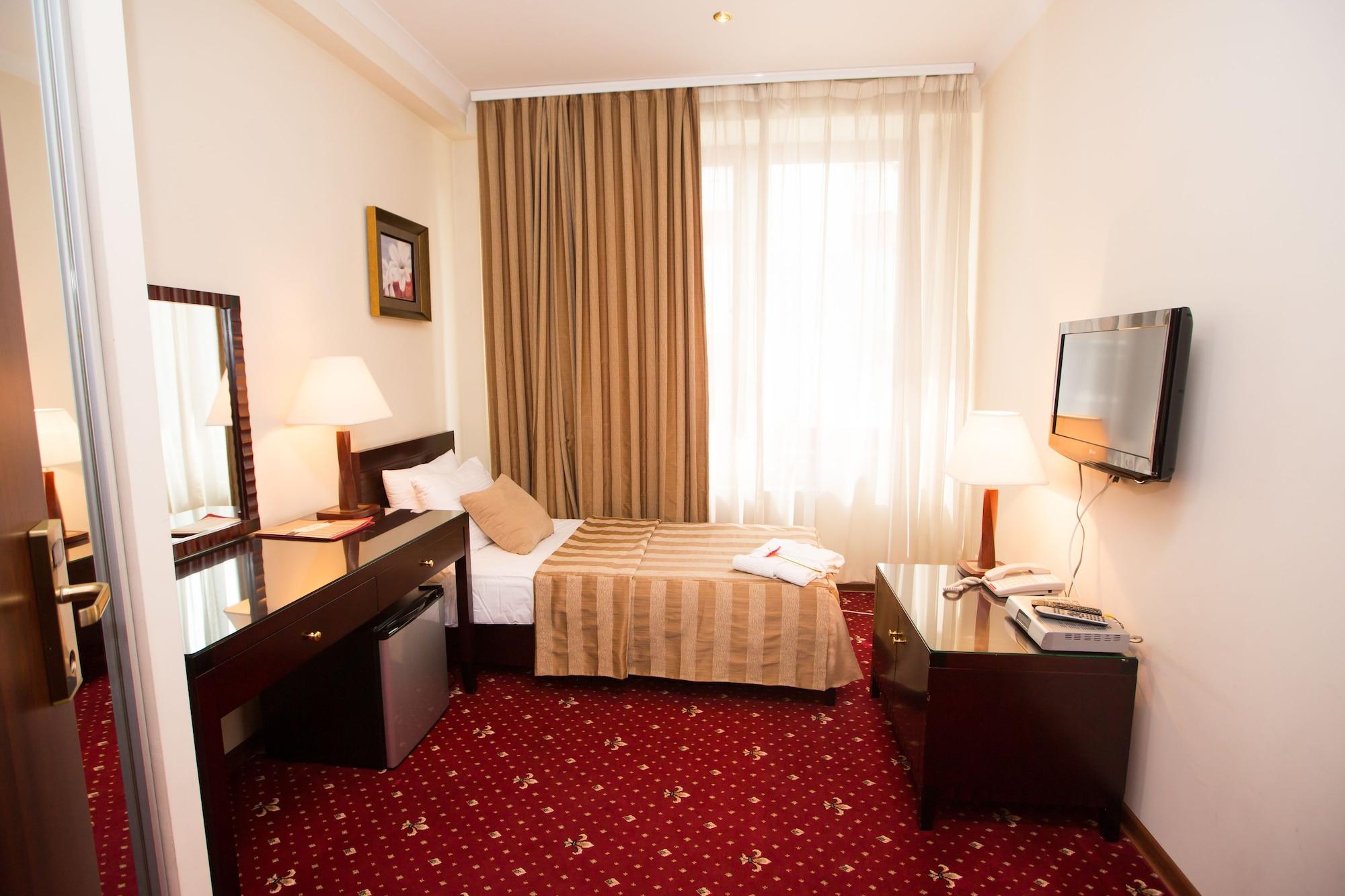 Jumbo Hotel Chişinǎu Buitenkant foto