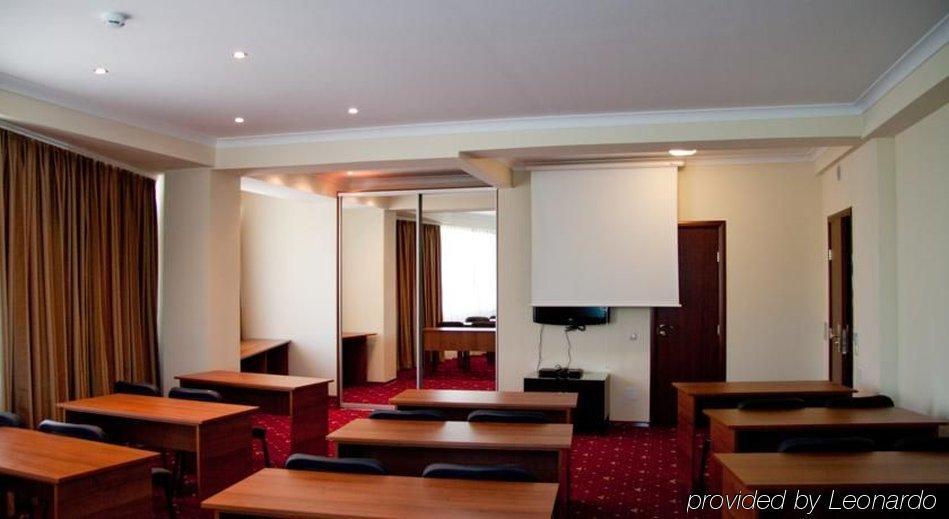 Jumbo Hotel Chişinǎu Buitenkant foto