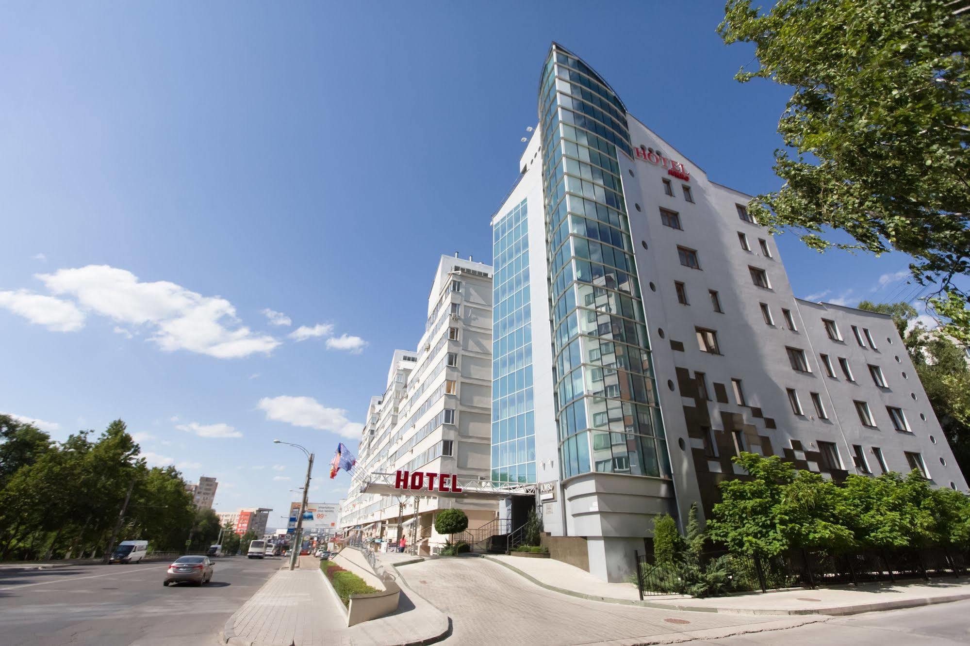 Jumbo Hotel Chişinǎu Buitenkant foto