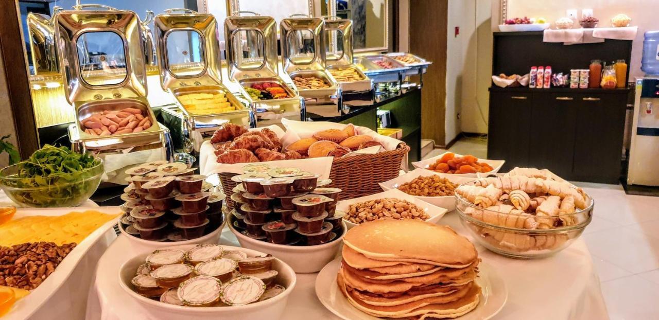 Jumbo Hotel Chişinǎu Buitenkant foto