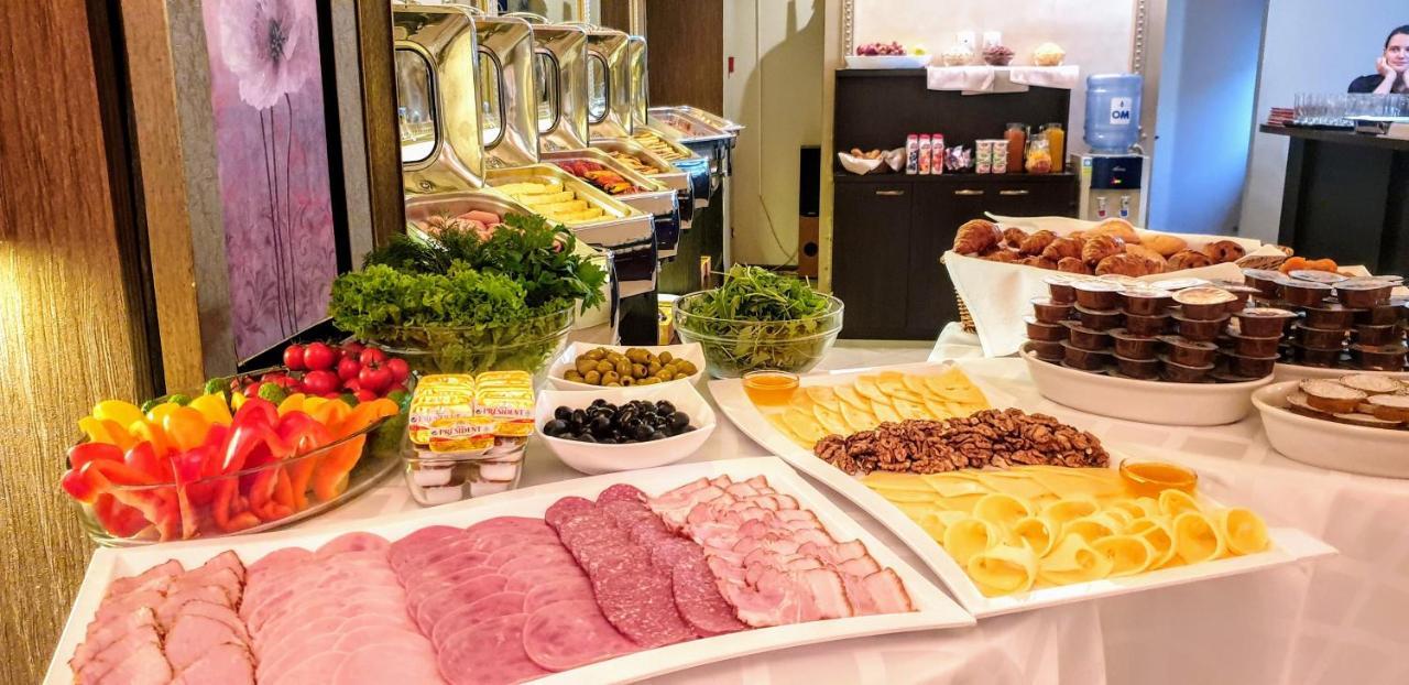 Jumbo Hotel Chişinǎu Buitenkant foto